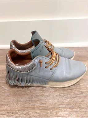 Esseutesse leather sneakers with fringe